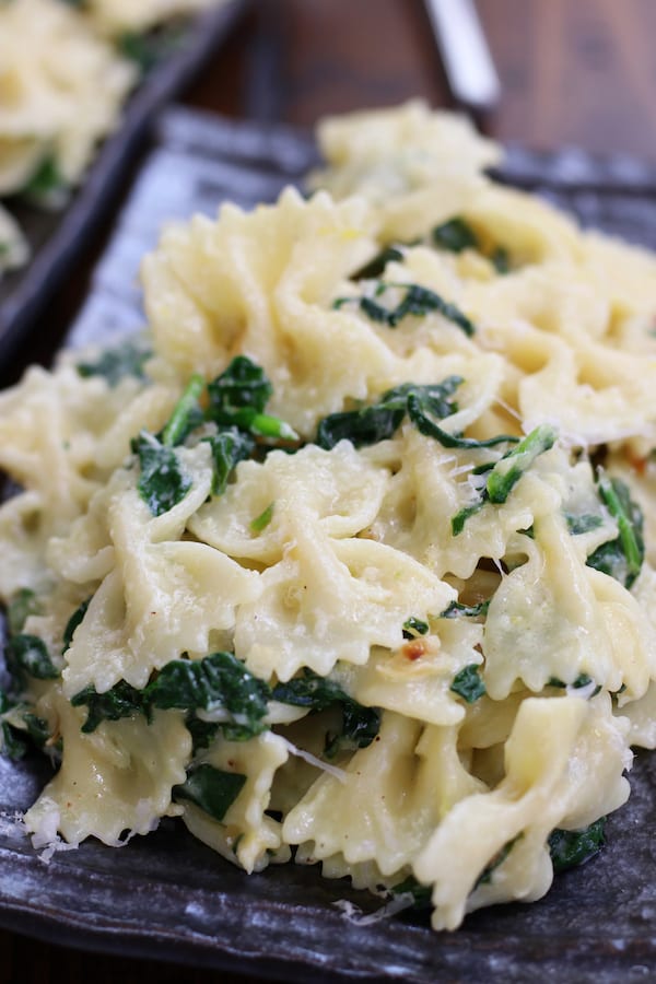 How To Make Simple Creamy Farfalle Pasta With Spinach