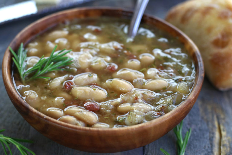 The Best Easy Weeknight Italian White Bean Soup