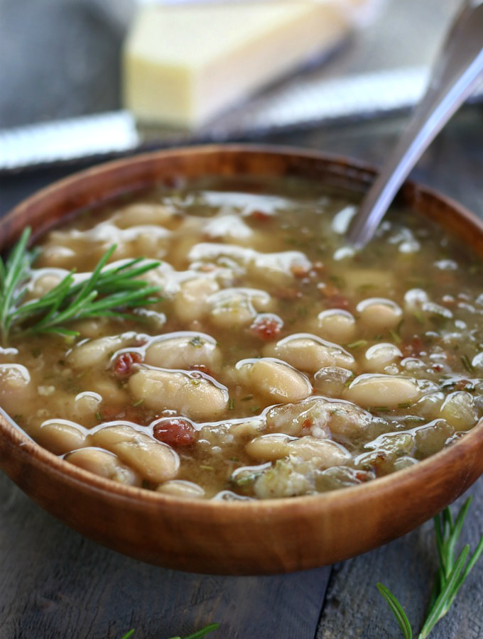The Best Easy Weeknight Italian White Bean Soup