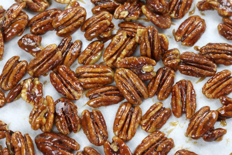 Quick And Easy Maple Glazed Pecans   Candied Pecans Maple Syrup 768x512 